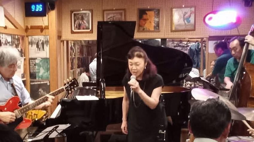山仲間＋の演奏風景